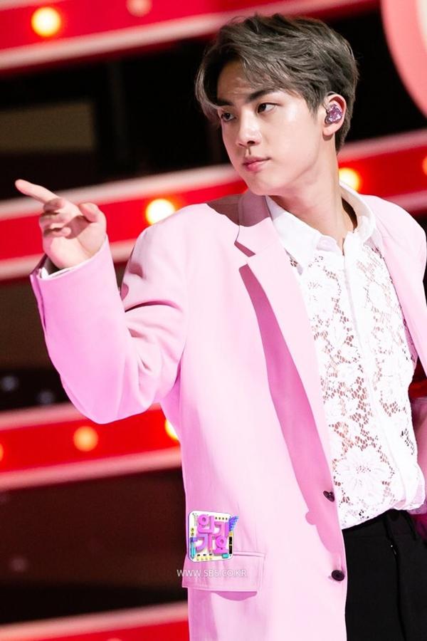 Câu lạc bộ đội lốt fanboy, fangirl may mắn nhất hệ mặt trời là đây!-8