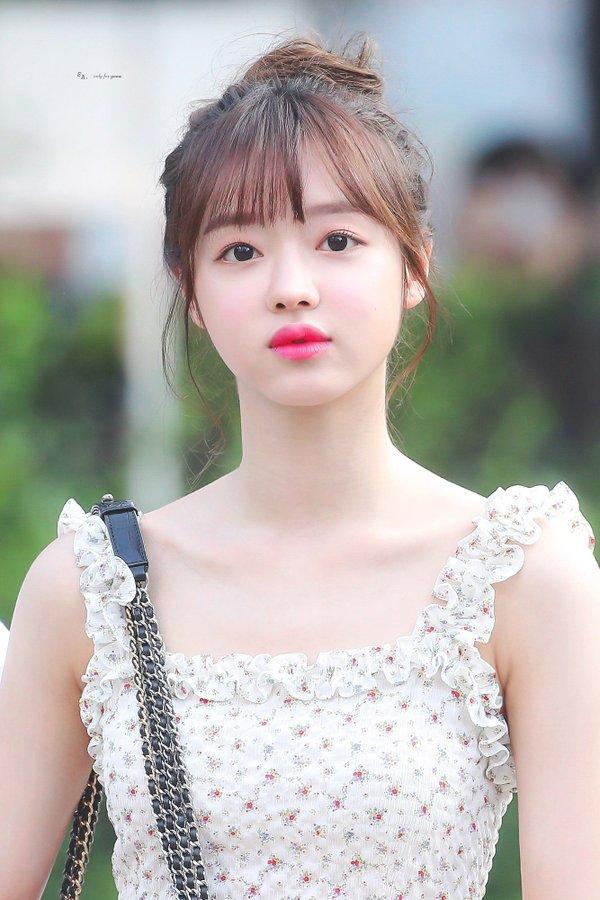 YooA là thành viên đầu tiên của Oh My Girl ra mắt với vai trò solo sau 5 năm debut. Được biết, album sẽ lên kệ vào 7/9.