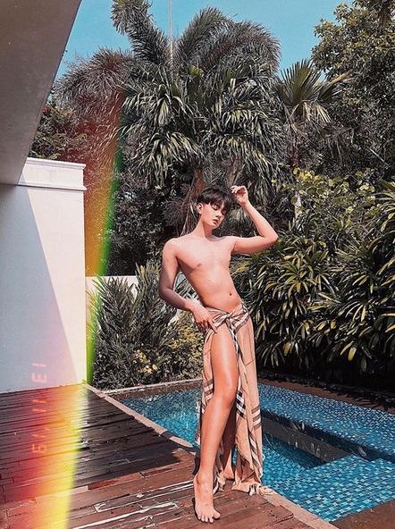 Đào Bá Lộc ngày càng nữ tính: Nuôi tóc dài, ăn mặc hớ hênh khoe da thịt-4