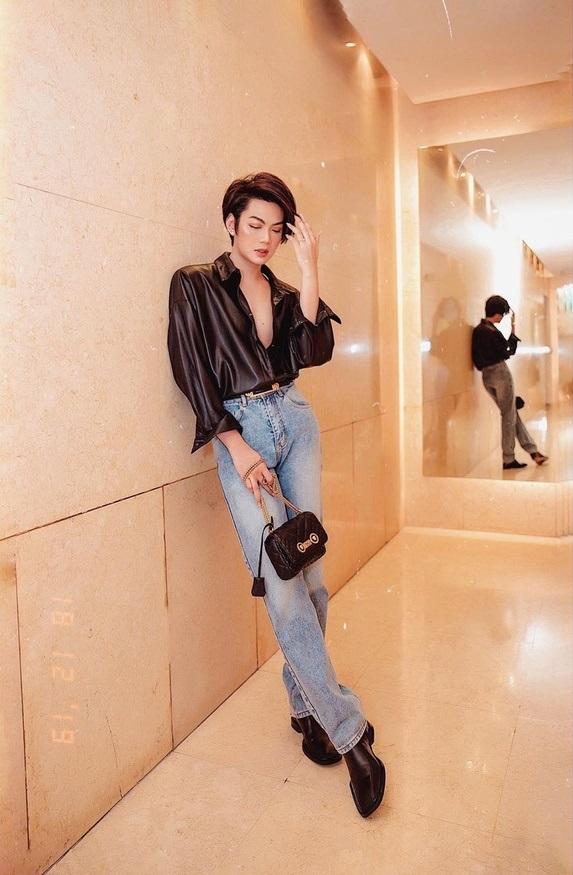 Đào Bá Lộc ngày càng nữ tính: Nuôi tóc dài, ăn mặc hớ hênh khoe da thịt-7