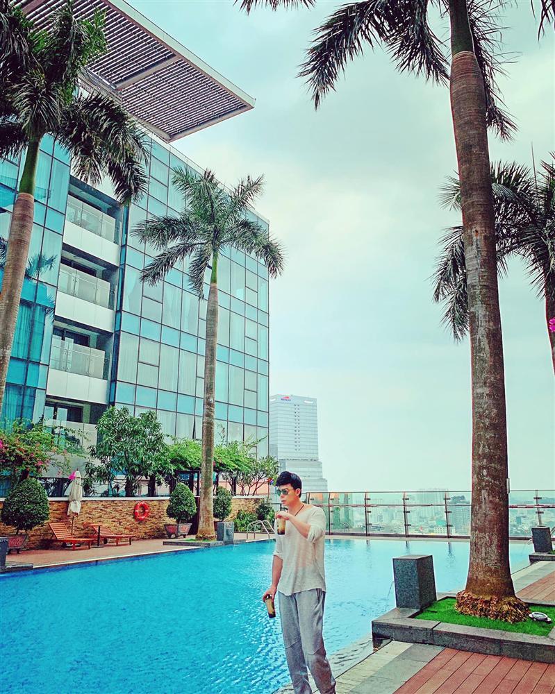 Hé lộ phòng khách sang chảnh trong căn hộ 70 tỷ của Nathan Lee-1