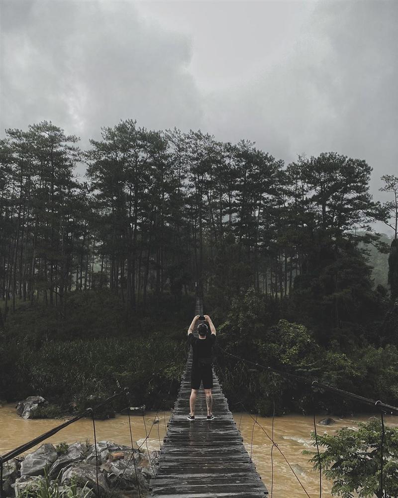 Cây cầu treo lửng lơ giữa mây trời, nhìn thôi đã sợ khóc thét nhưng lên hình lại đẹp rụng rời-8