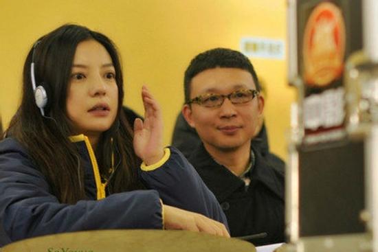 Lộ clip Triệu Vy kích động quát mắng diễn viên trên phim trường: La hét, giận dữ, thậm chí ném đồ xuống bàn