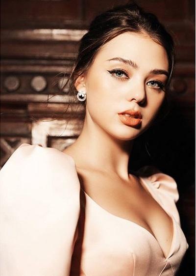 Bạn gái thủ môn Bùi Tiến Dũng bị ví trông như mẹ người yêu vì make up quá đậm-7