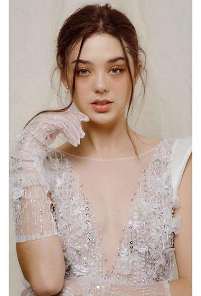 Bạn gái thủ môn Bùi Tiến Dũng bị ví trông như mẹ người yêu vì make up quá đậm-8