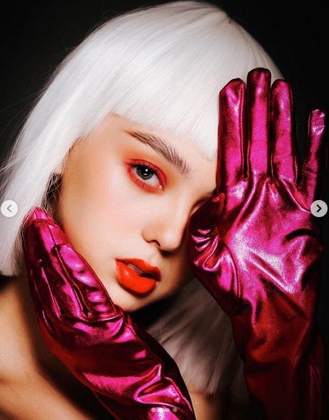 Bạn gái thủ môn Bùi Tiến Dũng bị ví trông như mẹ người yêu vì make up quá đậm-9