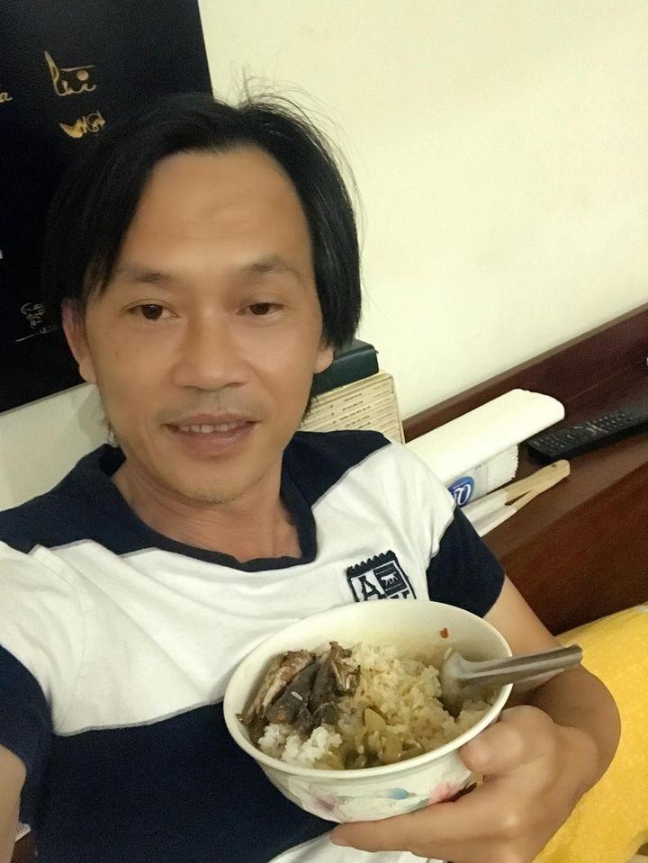 Danh hài Hoài Linh bị nhắc nhở khi khoe bữa cơm con nhà nghèo-4