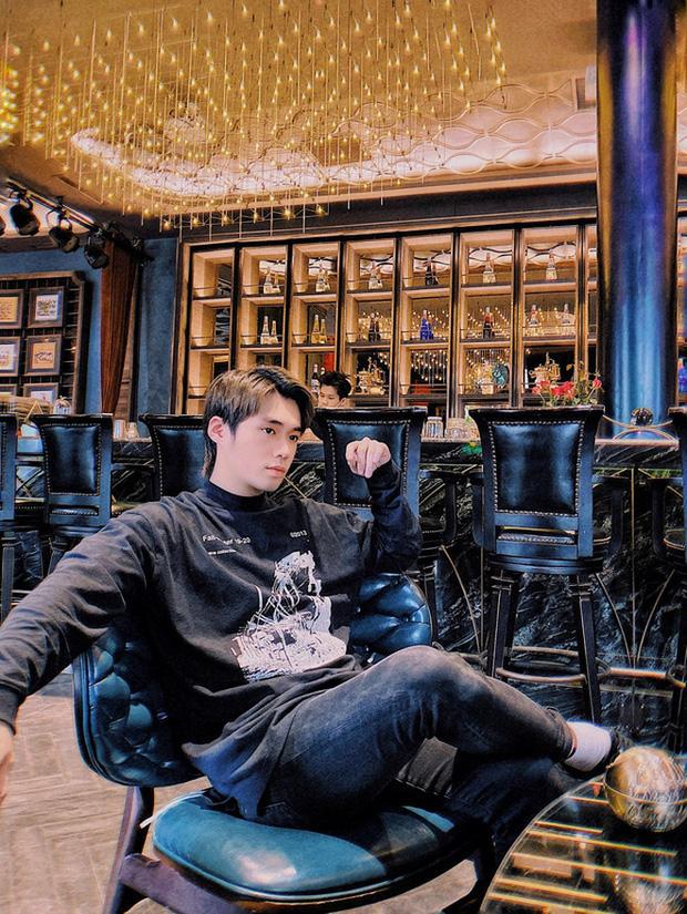 Rich kid Hà thành của Người ấy là ai đăng ảnh kỉ niệm 1 năm quen gái xinh phố cổ rồi bất ngờ xóa post-1