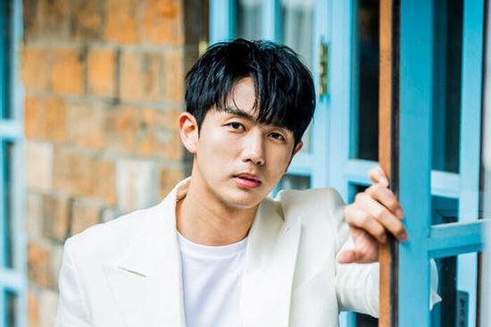 NÓNG: Chính thức khởi tố nam idol Seulong (2AM) vì tội gây tai nạn chết người