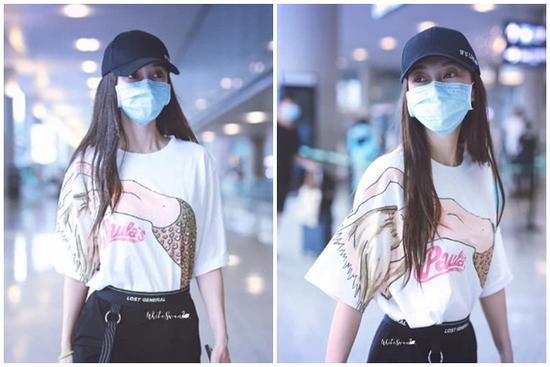 Angela Baby gây tranh cãi vì mặc áo in hình tiên cá cởi trần