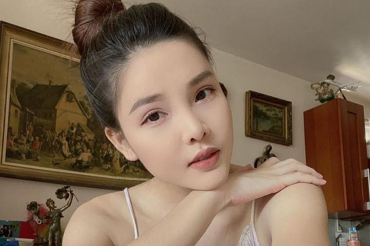 Kỳ Hân nổi bật trên khán đài khi đến cổ vũ Mạc Hồng Quân-8