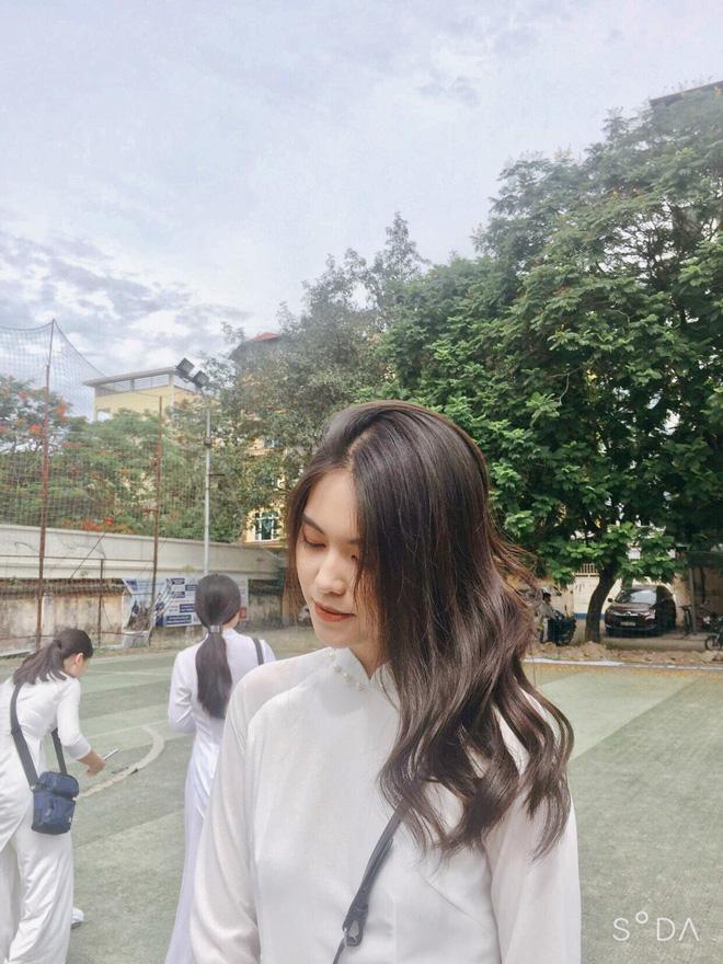 Xuất hiện vài giây trên VTV, cô gái được dân mạng thả thính bằng thơ: Đời thường xinh đẹp hơn nhiều-3