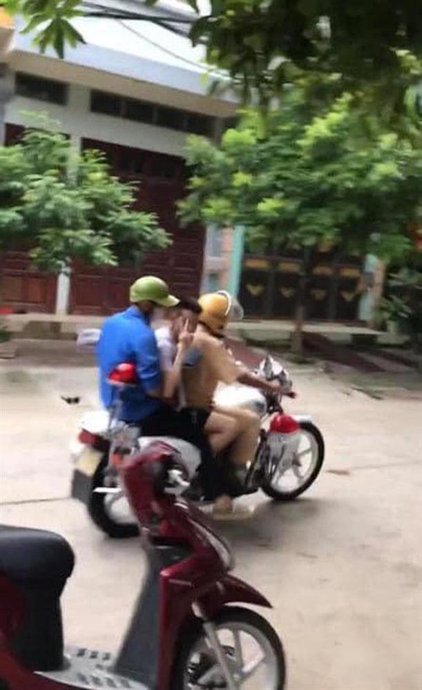 Nam sinh từng ngủ quên, CSGT phải đưa đi thi THPT Quốc gia khoe điểm tốt nghiệp-1