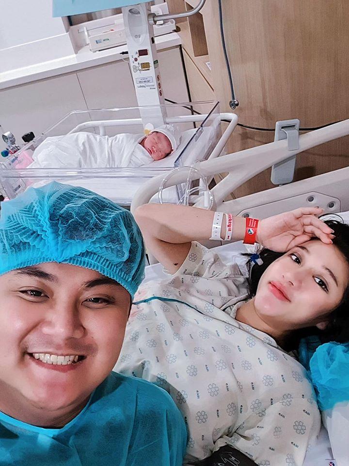 Mặt mộc gây chú ý của Vân Navy sau 1 tháng làm mẹ bỉm sữa-4