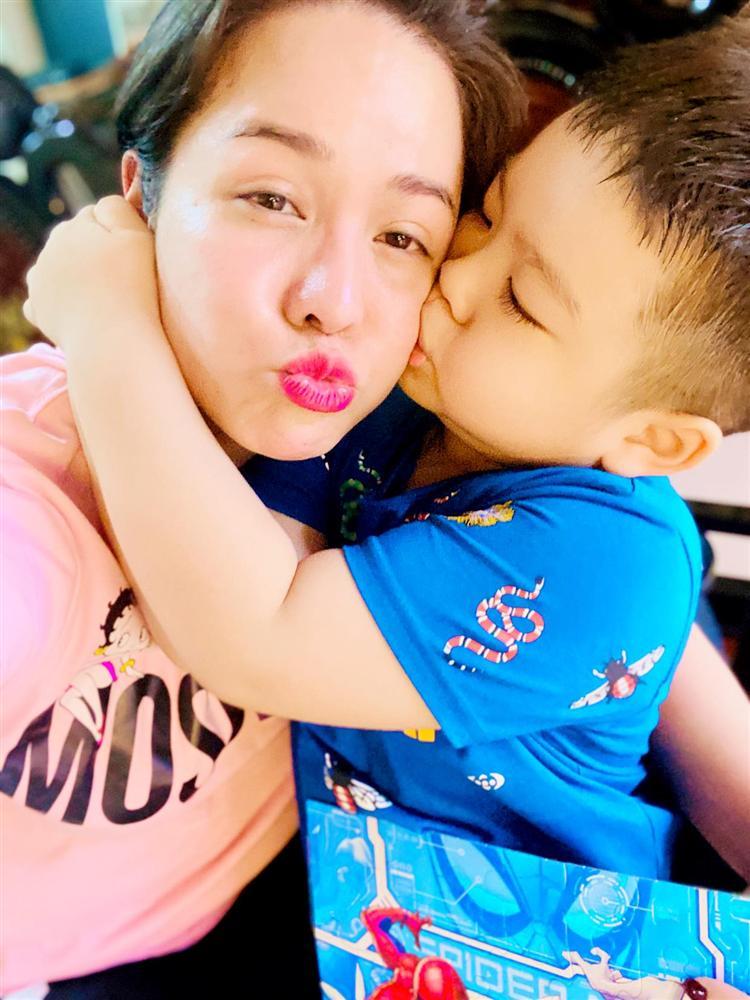 Nhật Kim Anh tiếp tục cuộc chiến giành quyền nuôi con, tóc đen hóa tóc bạc-2