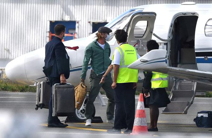 Brad Pitt si mê bạn gái mới từ 9 tháng trước-7