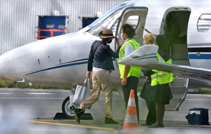 Brad Pitt si mê bạn gái mới từ 9 tháng trước-8