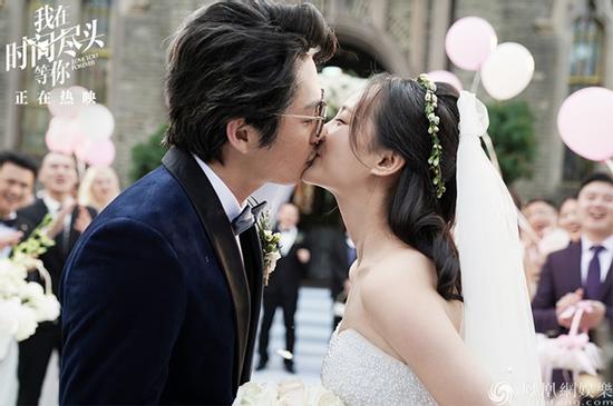 'Anh sẽ đợi em ở cuối thời gian': Điều lãng mạn nhất là yêu em hết lần này đến lần khác