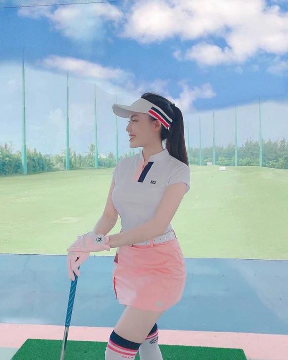 Thời trang chơi golf năng động, đẳng cấp của Hoa hậu Đỗ Mỹ Linh