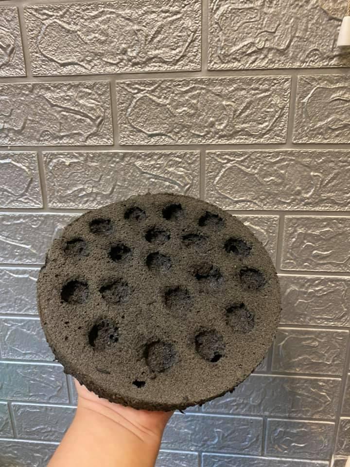 Bánh mì than tổ ong xuất hiện, nhìn cứ thấy sợ sợ nên chưa dám thử-2