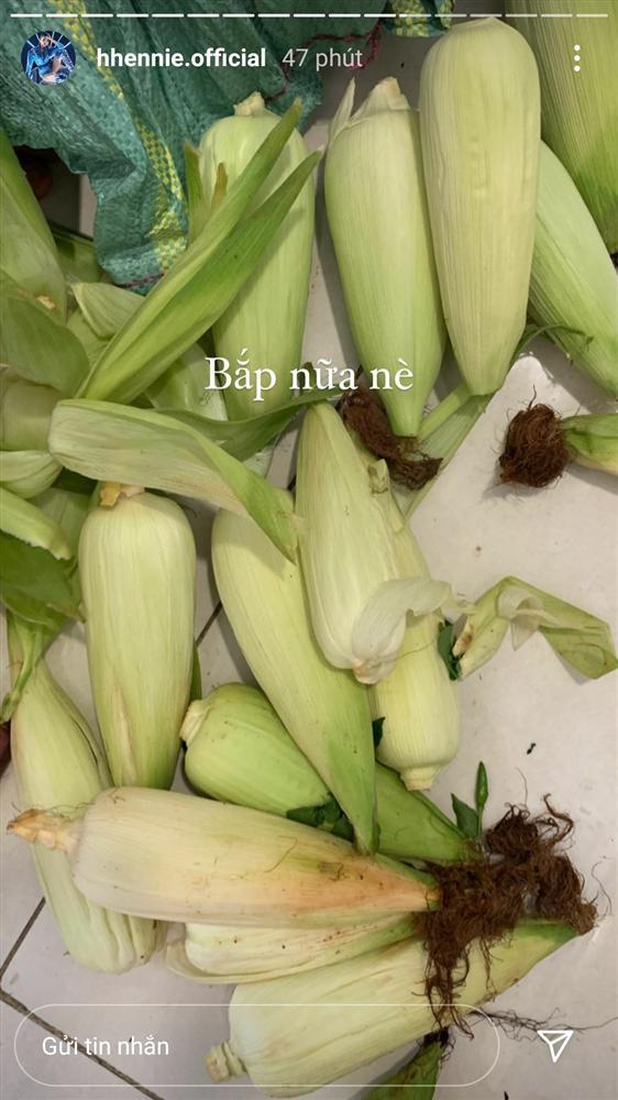 HHen Niê khoe nông sản bố mẹ gửi lên thành phố khiến ai nhìn cũng thích-5