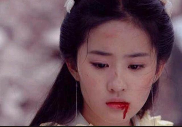 Lưu Diệc Phi dù diễn xuất gây tranh cãi nhưng nhan sắc đã "cứu" cho nữ diễn viên. Nét đẹp khi diễn cảnh hộc máu khiến khán giả có cảm giác đau lòng, xót xa cho nhân vật của cô.