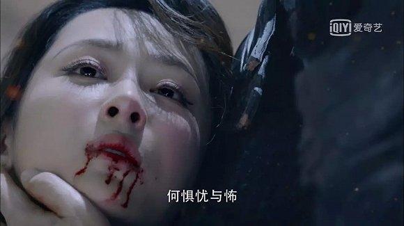 Trong "Hương Mật Tựa Khói Sương", Dương Tử cũng nhận được rất nhiều lời khen vì cảnh vừa rơi lệ vừa hộc máu đầy cảm xúc.