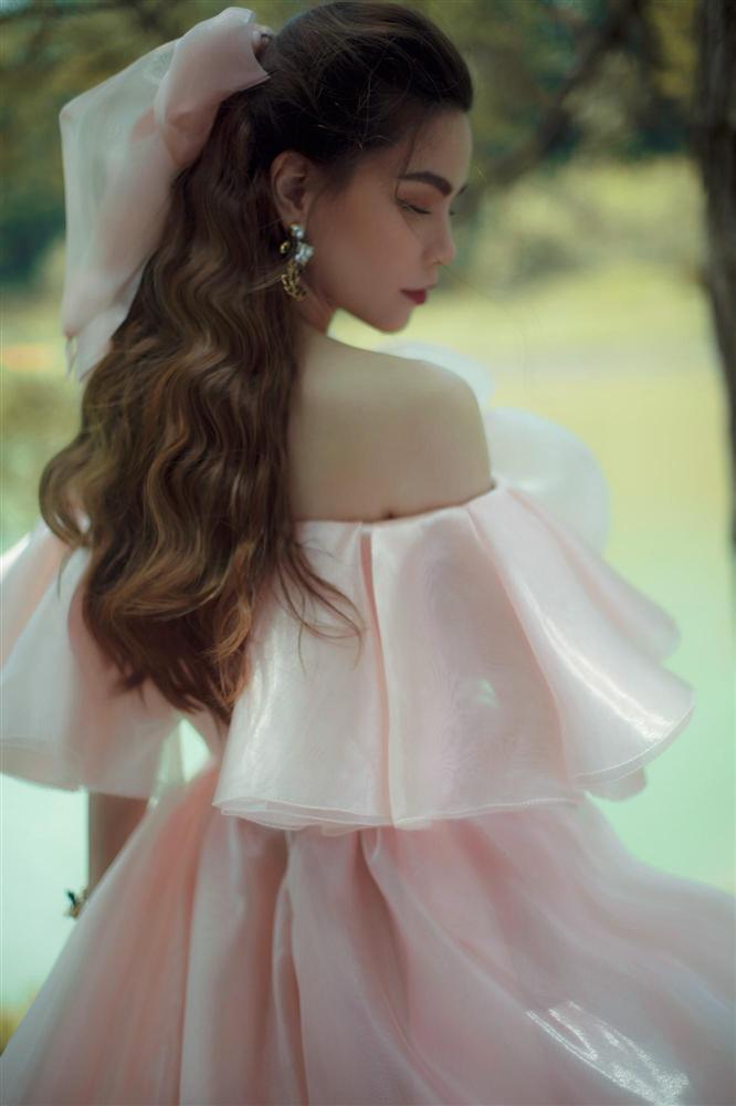 Không đội trời chung nhưng Hồ Ngọc Hà và Minh Hằng lại nhiều lần diện cùng kiểu tóc-2