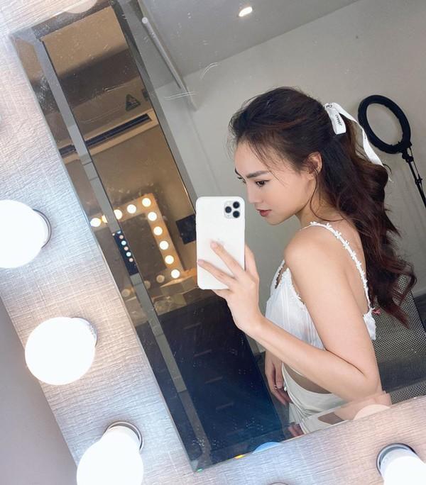 Không đội trời chung nhưng Hồ Ngọc Hà và Minh Hằng lại nhiều lần diện cùng kiểu tóc-9