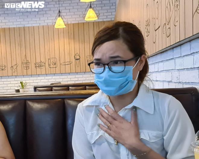 Cô gái bị chủ quán bắt quỳ xin lỗi: 10 ngày chưa dám về gặp con vì sợ trả thù-1