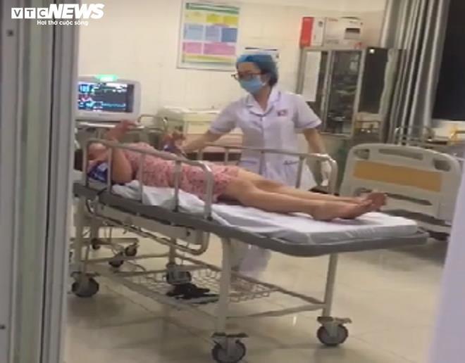 Cô gái bị chủ quán bắt quỳ xin lỗi: 10 ngày chưa dám về gặp con vì sợ trả thù-2