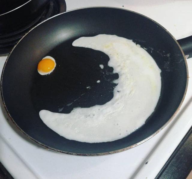 Những màn rán trứng ‘đi vào huyền thoại’, nhìn vừa nghệ thuật vừa buồn cười-4