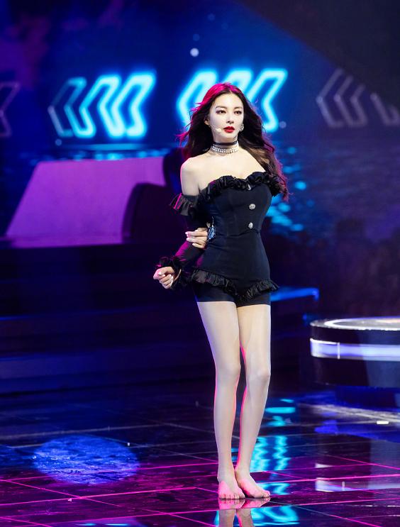 Mỹ nhân ngư Trương Vũ Kỳ gây bão mạng khi mặc váy cưới-9