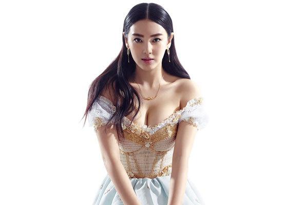 Mỹ nhân ngư Trương Vũ Kỳ gây bão mạng khi mặc váy cưới-10