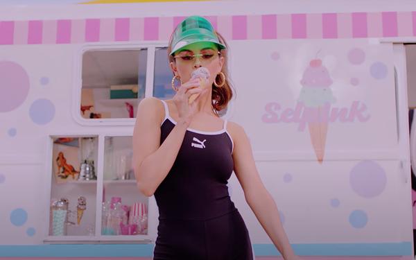 Hậu giảm cân thành công, Selena Gomez chặt đẹp Black Pink với những set đồ khoe body cực hot-1