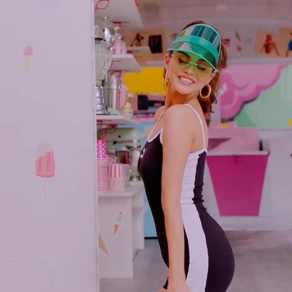 Hậu giảm cân thành công, Selena Gomez chặt đẹp Black Pink với những set đồ khoe body cực hot-5