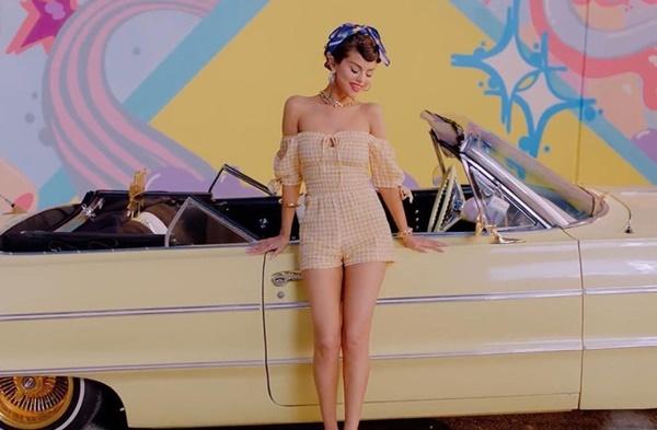 Hậu giảm cân thành công, Selena Gomez chặt đẹp Black Pink với những set đồ khoe body cực hot-8