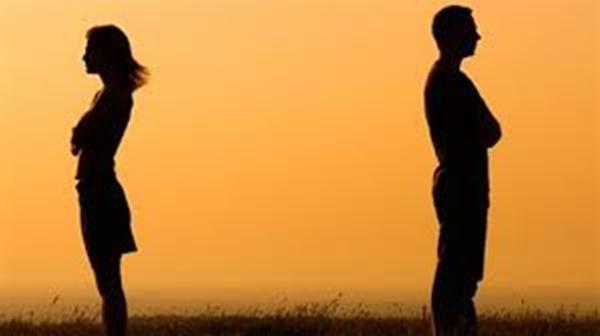 Hậu chia tay, bạn trai đòi cả chiếc áo lót-1