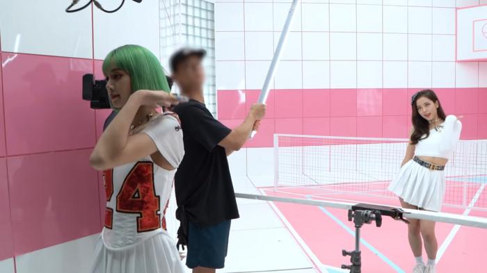 Hậu trường MV Ice Cream: Selena Gomez follow kỹ BLACKPINK, Lisa nhắc bài Jisoo-5