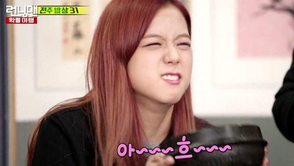 Thử thách nhịn cười với các nữ Idol bên ngoài an tĩnh, bên trong thánh hài-8