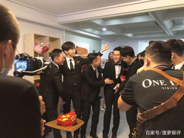 Đặng Luân leo thẳng top 1 hotsearch: Làm phù rể chiếm luôn spotlight của chú rể-1