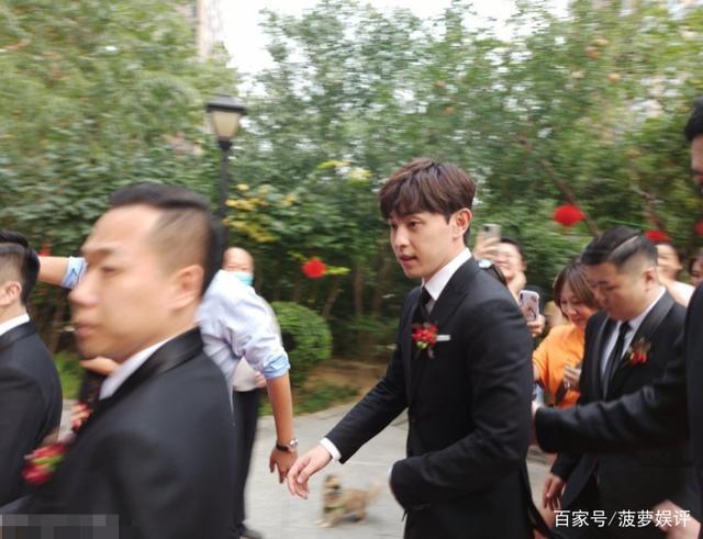 Đặng Luân leo thẳng top 1 hotsearch: Làm phù rể chiếm luôn spotlight của chú rể-2
