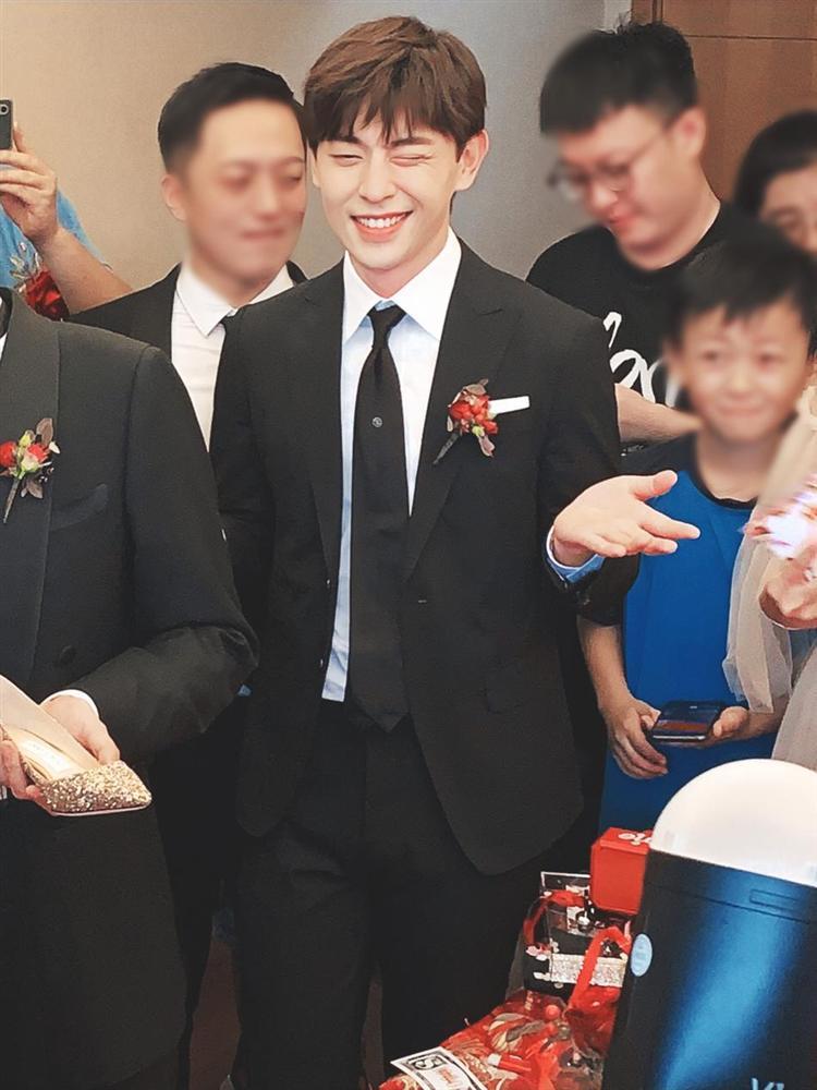 Đặng Luân leo thẳng top 1 hotsearch: Làm phù rể chiếm luôn spotlight của chú rể-3