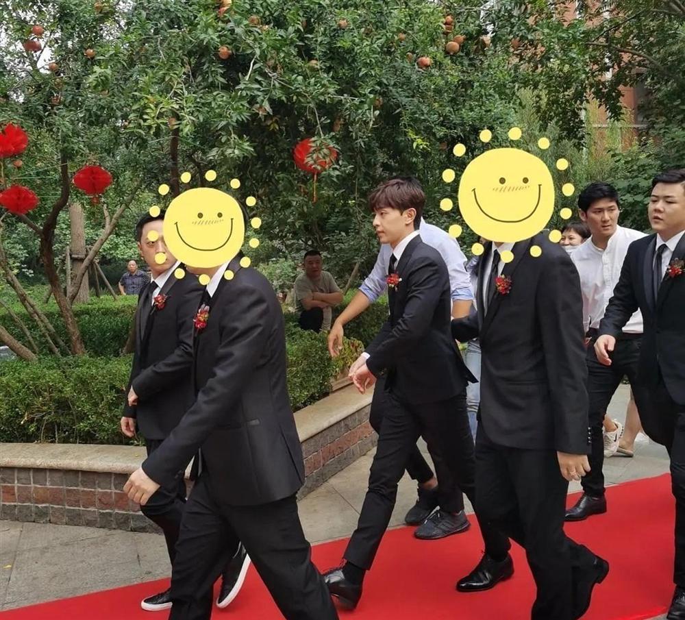 Đặng Luân leo thẳng top 1 hotsearch: Làm phù rể chiếm luôn spotlight của chú rể-5