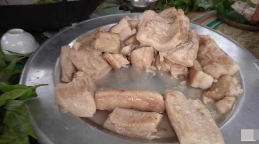 Những màn câu like kinh hãi của Youtuber Việt khi ăn tất tật từ cá sống đến gỏi côn trùng-7