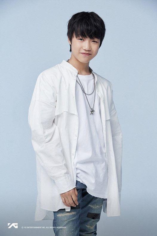 Kim Yong Seob gia nhập FNC, chuẩn bị debut trong nhóm nhạc nam mới. Ngôi sao trẻ sinh năm 2005, từng là 1 trong 2 quán quân 