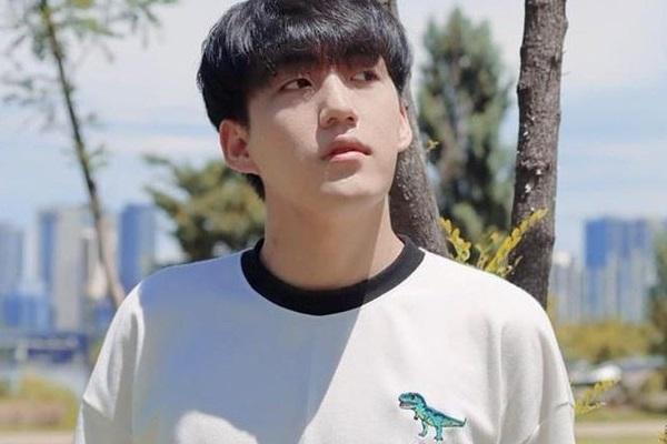 Sốc: Nam vlogger bị YouTube cảnh cáo vì bạo lực trẻ em nhưng vẫn bất chấp làm tiếp?-6