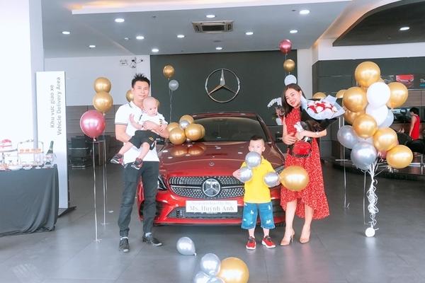 Nhìn thấy váy mới mua của bạn gái còn nguyên mác, tôi lấy kéo cắt giúp thì bất ngờ vì phản ứng...-2