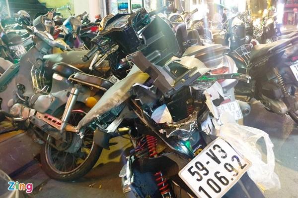 Vụ tai nạn liên hoàn ở phố Bùi Viện: Ôtô công an bị kẹt chân ga-1