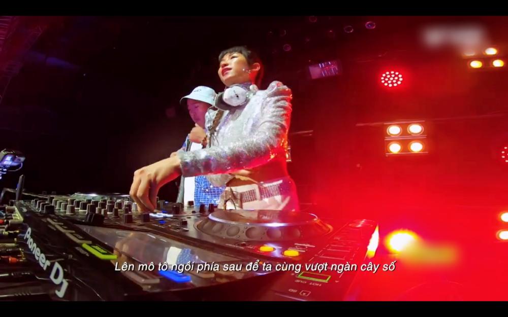 Ai hại nhan sắc DJ Trang Moon ở King Of Rap?-3